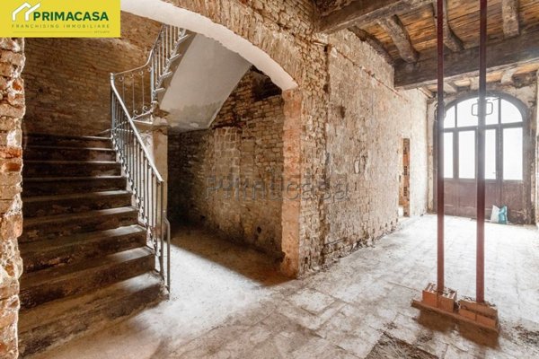 casa indipendente in vendita a Carpi in zona Centro Storico