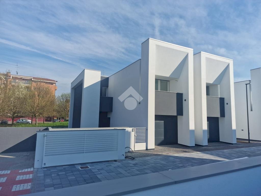 casa indipendente in vendita a Carpi in zona Centro Storico
