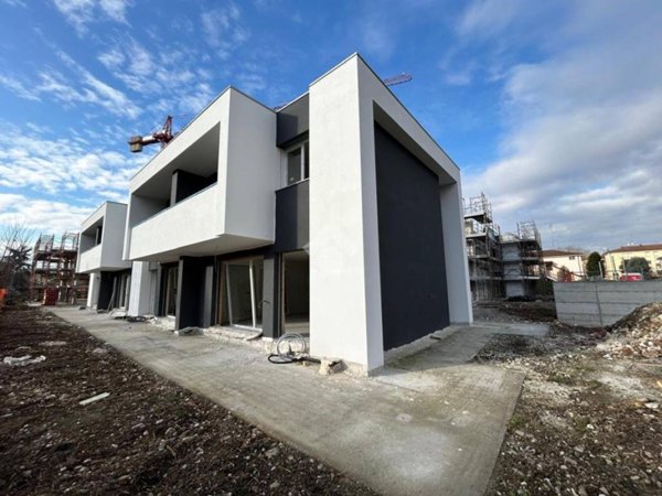 casa indipendente in vendita a Carpi