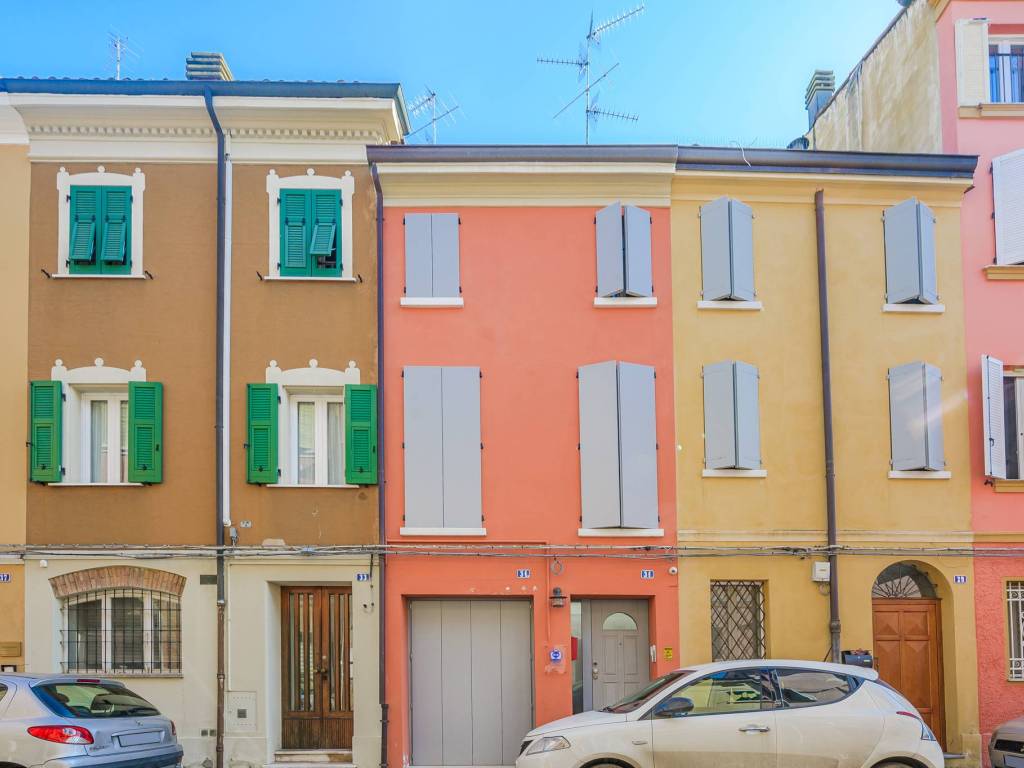 casa indipendente in vendita a Carpi in zona Centro Storico