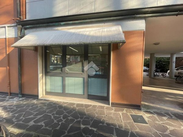 negozio in vendita a Carpi in zona Centro Storico