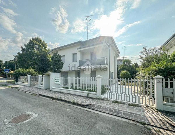 casa indipendente in vendita a Carpi