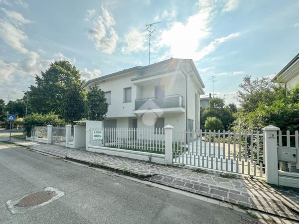casa indipendente in vendita a Carpi