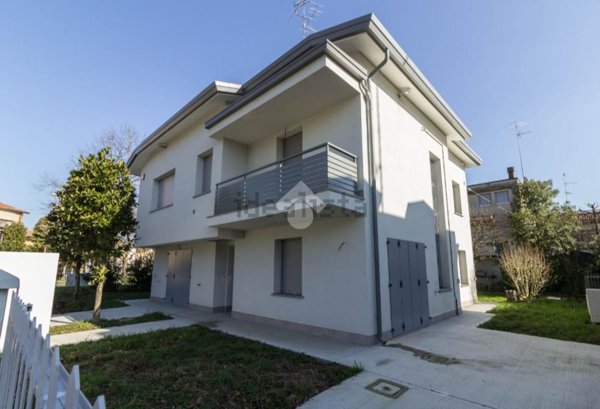 casa indipendente in vendita a Carpi
