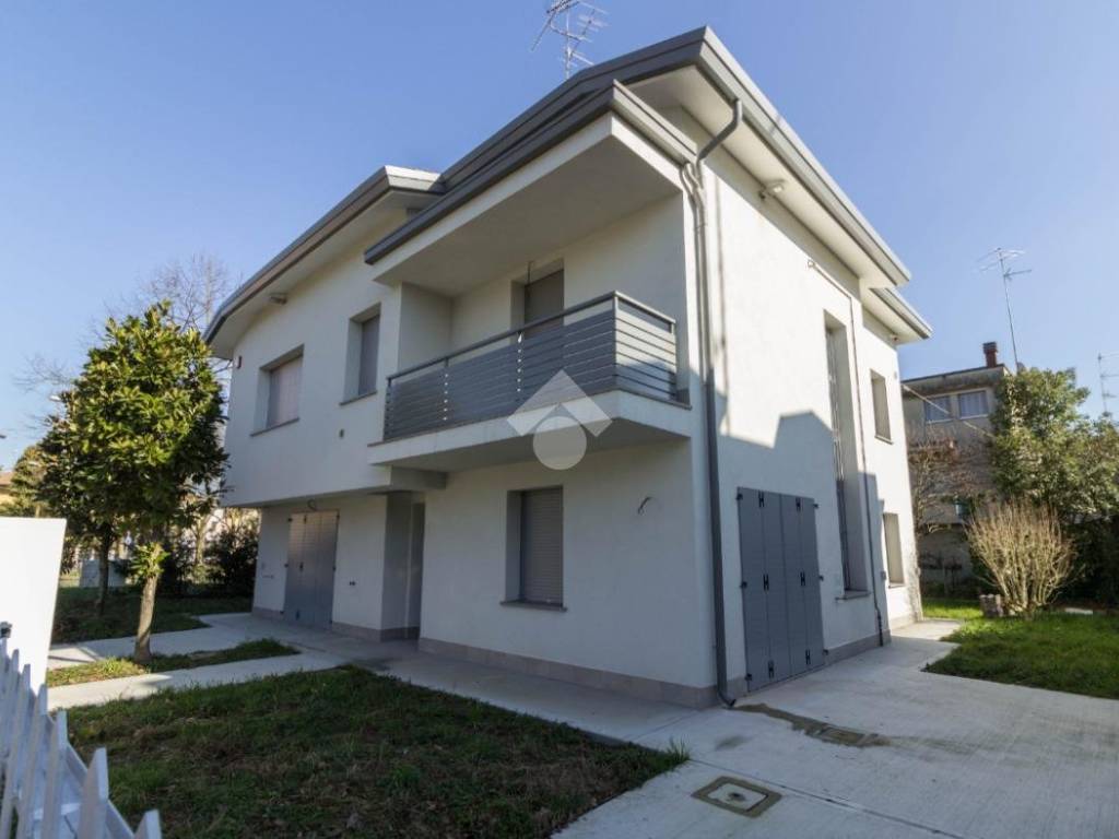 casa indipendente in vendita a Carpi