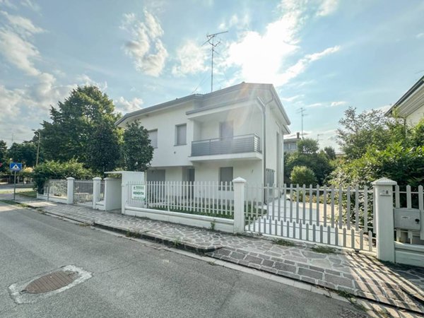 casa indipendente in vendita a Carpi in zona Quartirolo