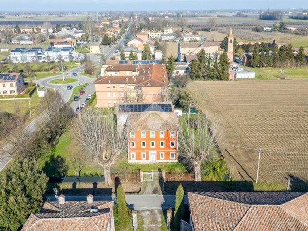 casa indipendente in vendita a Carpi in zona Cortile