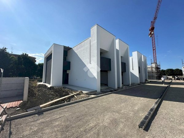 casa indipendente in vendita a Carpi in zona Centro Storico