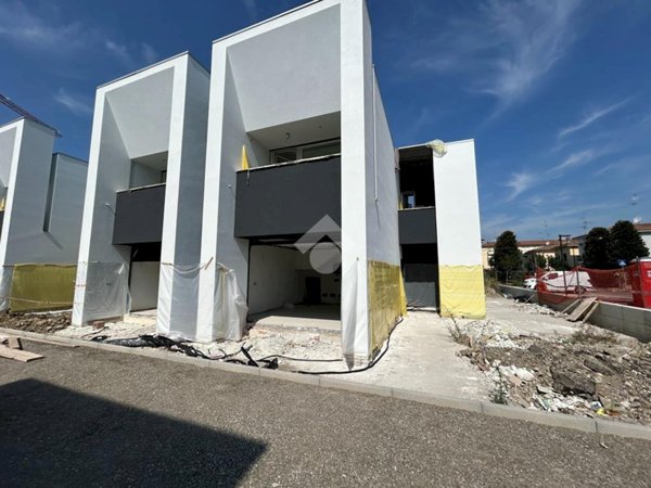 casa indipendente in vendita a Carpi in zona Centro Storico