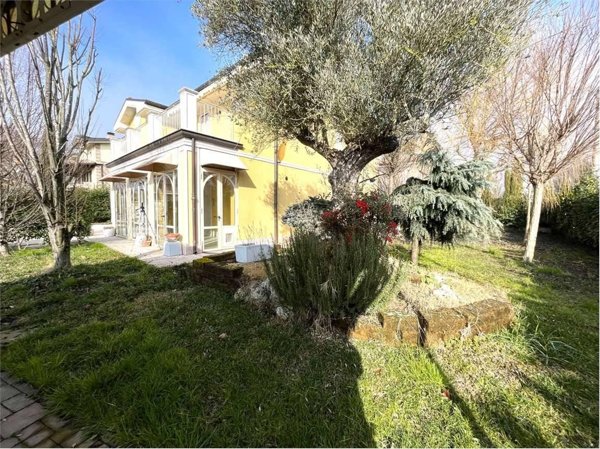 casa indipendente in vendita a Carpi in zona Cibeno Pile