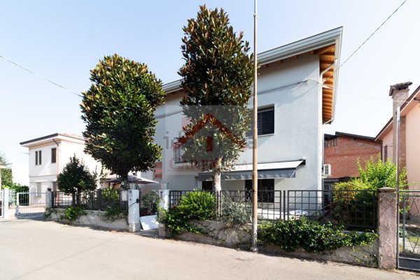 casa indipendente in vendita a Carpi
