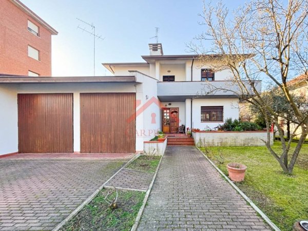 casa indipendente in vendita a Carpi in zona Centro Storico