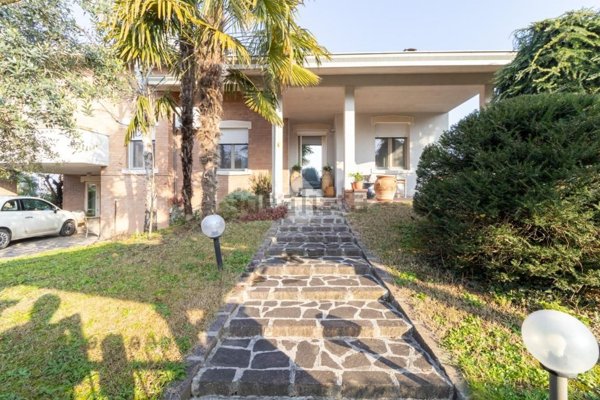 casa indipendente in vendita a Carpi in zona Cortile