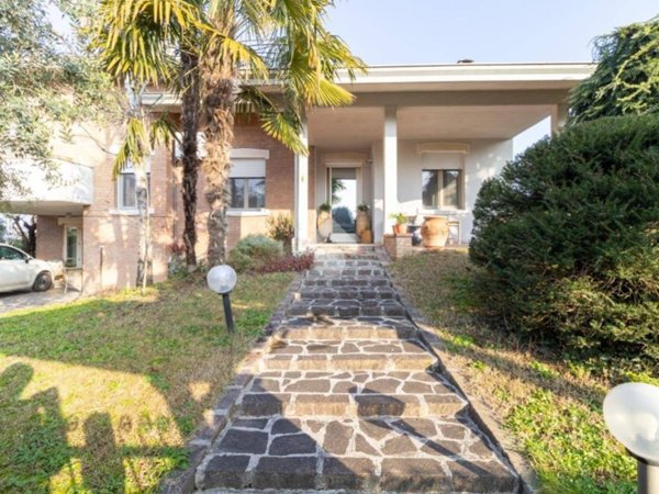 casa indipendente in vendita a Carpi in zona Cortile