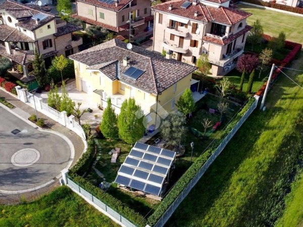 casa indipendente in vendita a Carpi