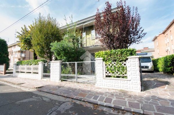 casa indipendente in vendita a Carpi