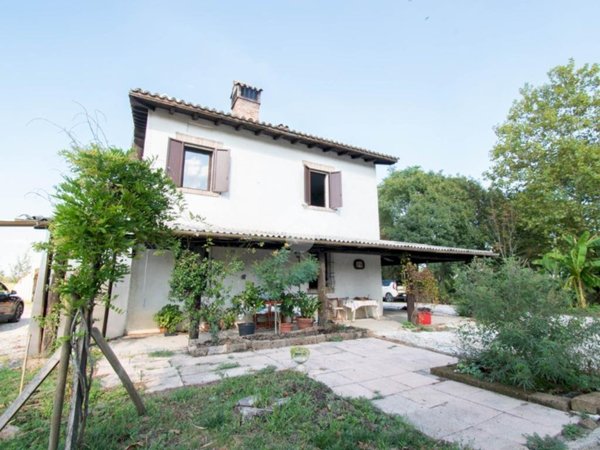 casa indipendente in vendita a Carpi