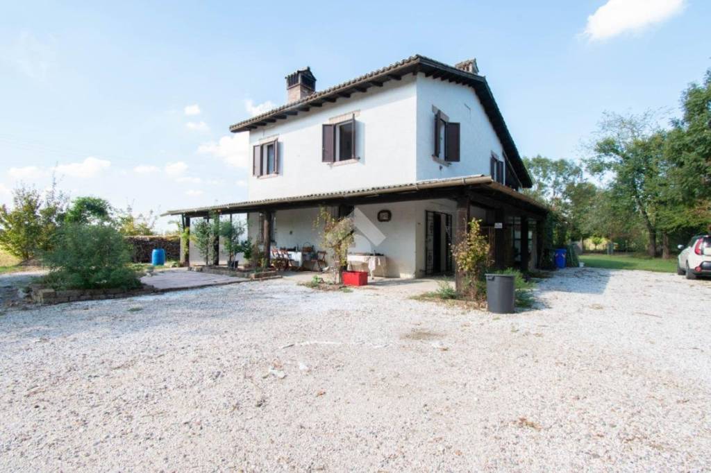 casa indipendente in vendita a Carpi