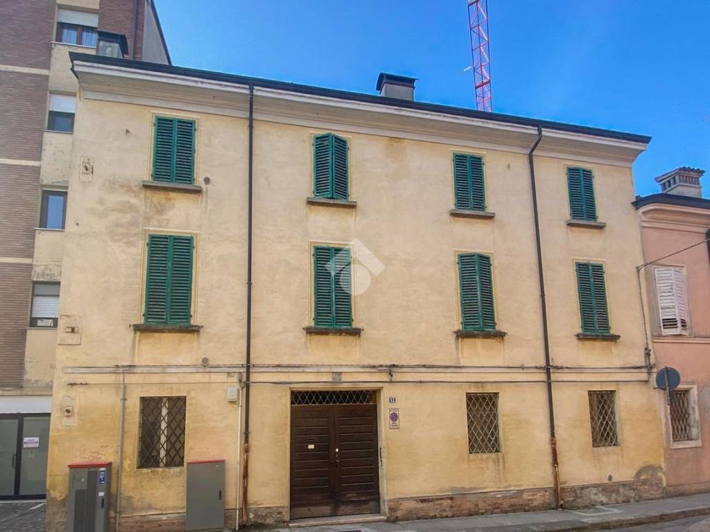 intera palazzina in vendita a Carpi in zona Centro Storico