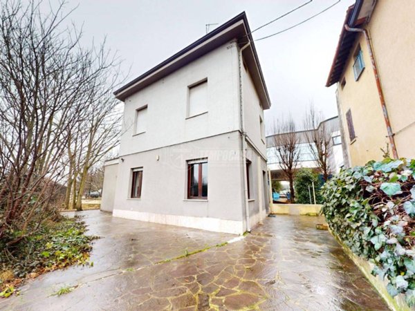 casa indipendente in vendita a Carpi in zona Quartirolo