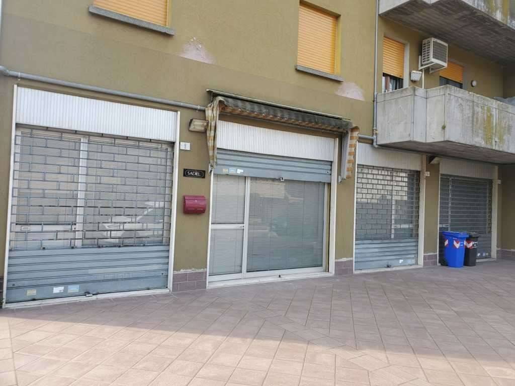 negozio in vendita a Carpi in zona Quartirolo