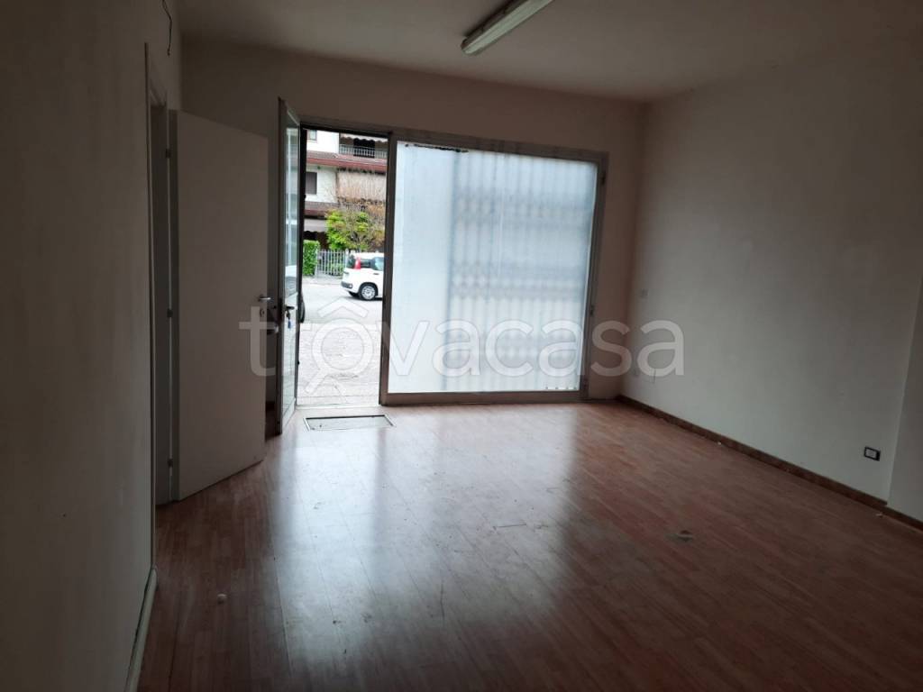 negozio in vendita a Carpi