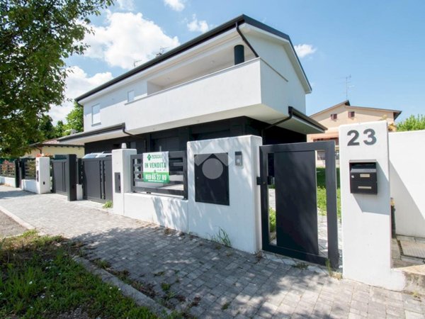casa indipendente in vendita a Carpi