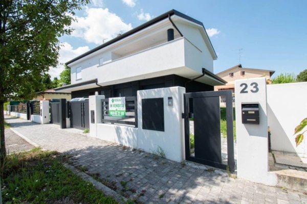 casa indipendente in vendita a Carpi