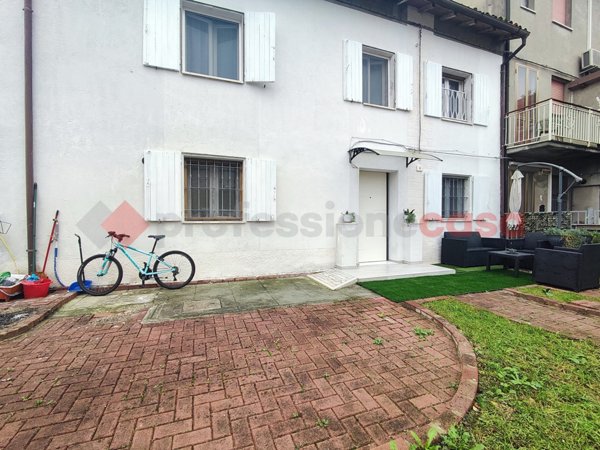 casa indipendente in vendita a Carpi