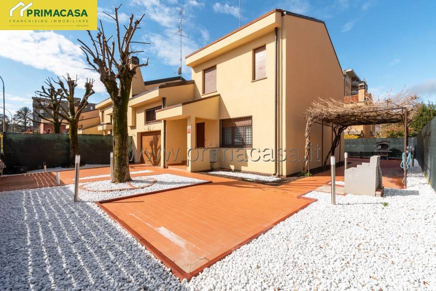 casa indipendente in vendita a Carpi