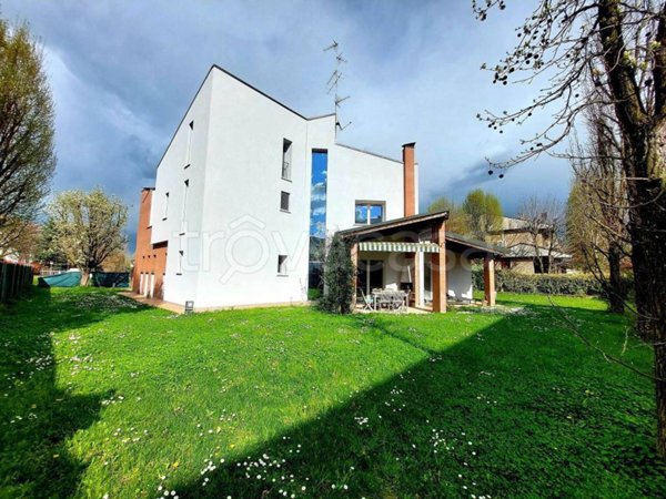 casa indipendente in vendita a Carpi