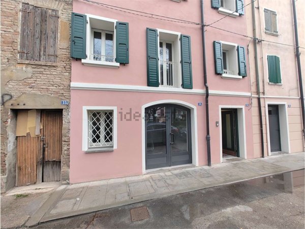 negozio in vendita a Carpi in zona Centro Storico