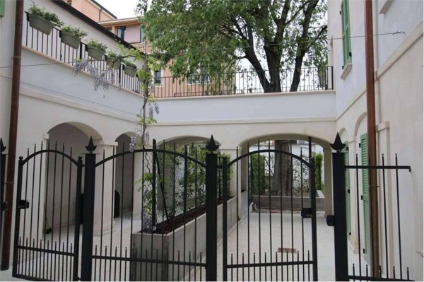 casa indipendente in vendita a Carpi in zona Centro Storico