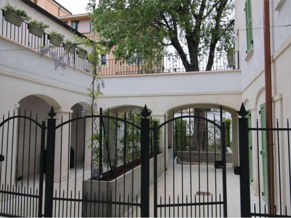 casa indipendente in vendita a Carpi in zona Centro Storico