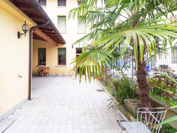 casa indipendente in vendita a Carpi in zona Cortile