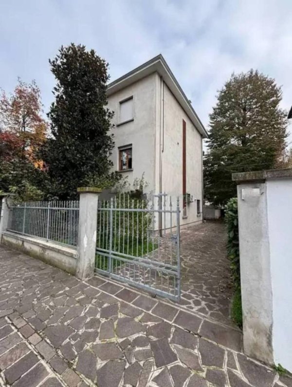 casa indipendente in vendita a Carpi in zona Quartirolo