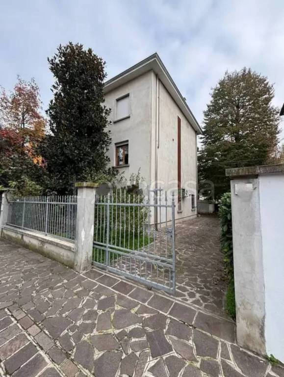casa indipendente in vendita a Carpi in zona Quartirolo
