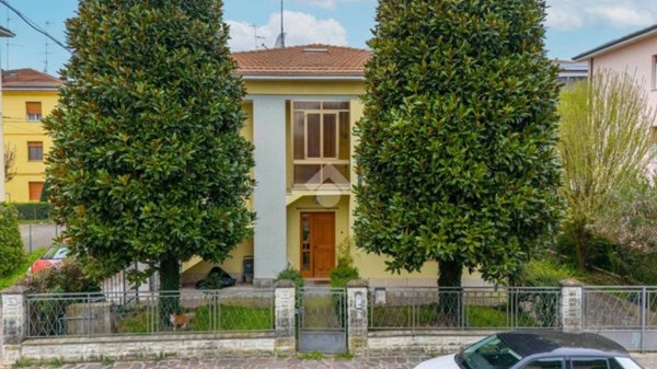 casa indipendente in vendita a Carpi