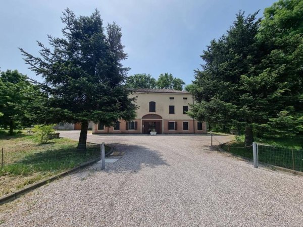 capannone in vendita a Carpi in zona Cibeno Pile