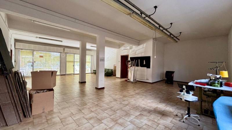 negozio in vendita a Carpi