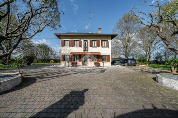 casa indipendente in vendita a Carpi in zona Quartirolo