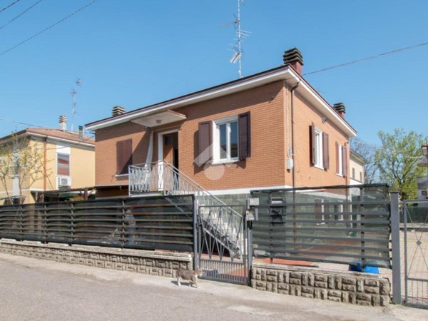 casa indipendente in vendita a Carpi