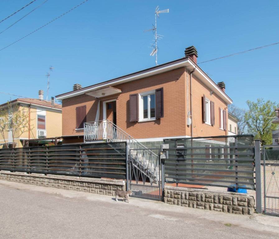 casa indipendente in vendita a Carpi