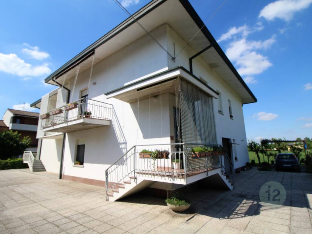 casa indipendente in vendita a Carpi in zona San Marino