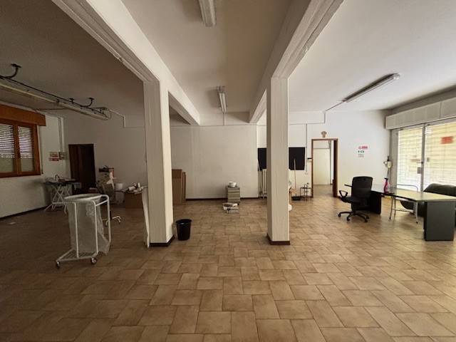 negozio in vendita a Carpi