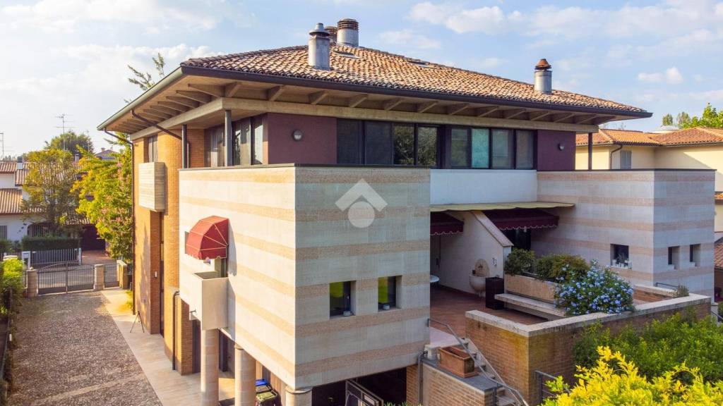 casa indipendente in vendita a Carpi
