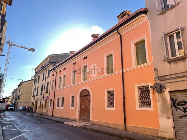appartamento in vendita a Carpi in zona Centro Storico