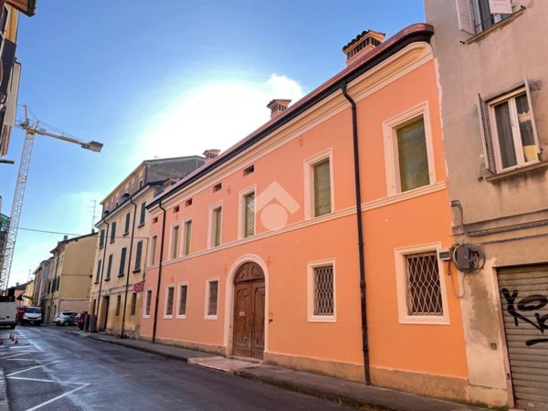 appartamento in vendita a Carpi in zona Centro Storico