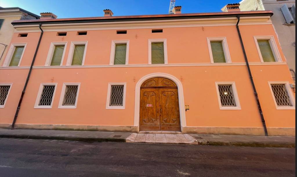 appartamento in vendita a Carpi in zona Centro Storico