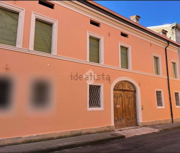 appartamento in vendita a Carpi in zona Centro Storico